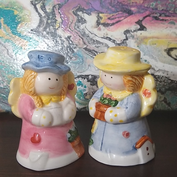 Adorable angelic Salt & Pepper shakers set - Picture 7 of 7